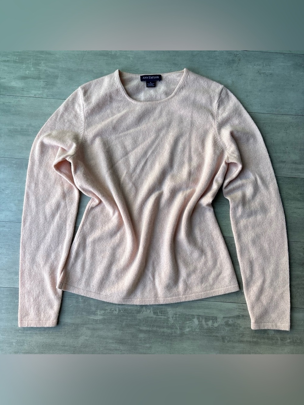Ann Taylor Pale Pink Crewneck 100% Cashmere Sweater